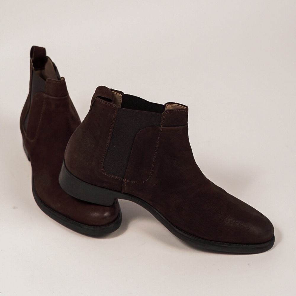 Brown leather Chelsea Boots